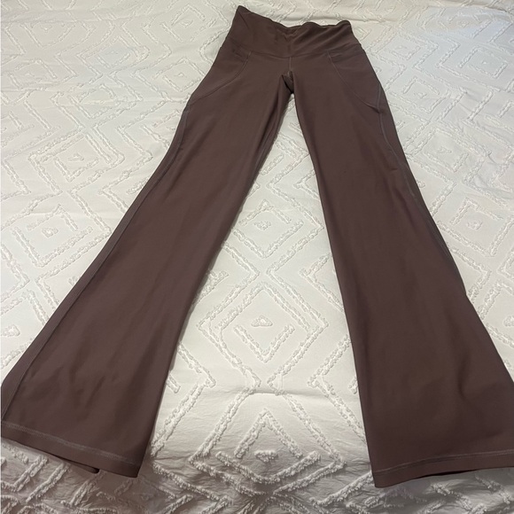 Mauve old Navy Powersoft flares - Picture 2 of 5